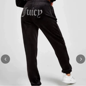 Juicy byxor  - Säljer mina helt nya svarta juicy byxor då dem är för långa för mig