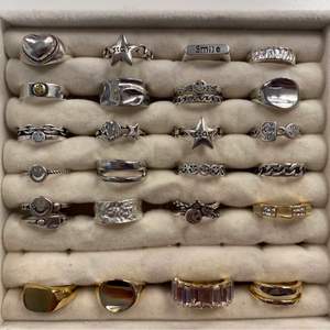 Säljer oanvända sterling silver ringar. 1 för 80kr 2 för 140kr 3 för 200kr. Alla är juster bara och ska kunna passa alla. Frakt tillkommer på 13kr. 