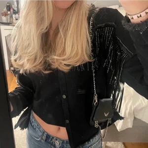 Zara jacka - Ej mina bilder. Jacka med glittriga fransar, 100 kr + frakt. Strl S💗