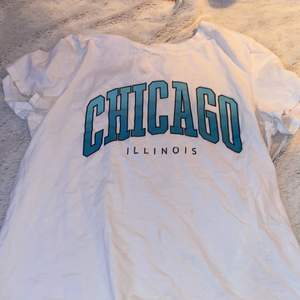 En vit Chicago t-shirt från new yoker, sällan använd 