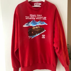 Oversized vintage jeep sweatshirt - Röd oversized vintage sweatshirt från wind river. Tröjan är unik, stor och i kraftigt material. Köparen står för frakt och hör av dig vid frågor❤️