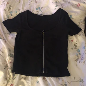 T shirt  - Dragkedja, urringad 