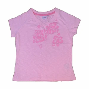 baby tee - jätte snygg baby tee som sitter sjukt snyggt! passar xs-s💗 frakt tillkommer på 26kr