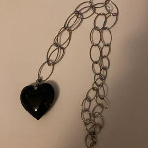 Halsband - Lång gulligt halsband, har aldrig kommit till använd!