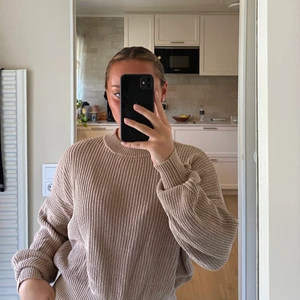 Stickad tröja i strl M - Köpte förra sommaren men har tyvärr inte fått så mycket användning utav den. 