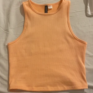  linne -  linne använd 2 gånger. i ”aprikos” färg. storlek S. köpare står för frakt - 24kr❤️ buda gärna