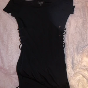 Sommarklänning  - En mysig sommarklänning från Topshop, aldrig använd och är i superbra skick! 