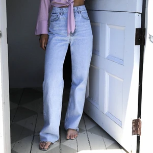 Hi rise wide leg full length jeans - Säljer dessa skitsnygga jeans från zara i storlek 36💕 Har inte klippt av dom så dom är väldigt långa men går att klippa om man vill ha dom kortare. Skriv för fler bilder💕