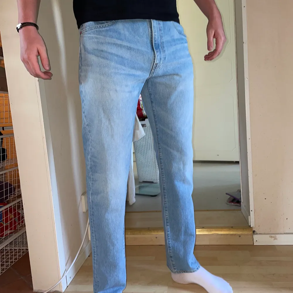Oanvända Levis jeans beställde fel storlek gick ej att skicka tillbaka nypris 1099:-                                                              (Pris kan diskuteras). Jeans & Byxor.