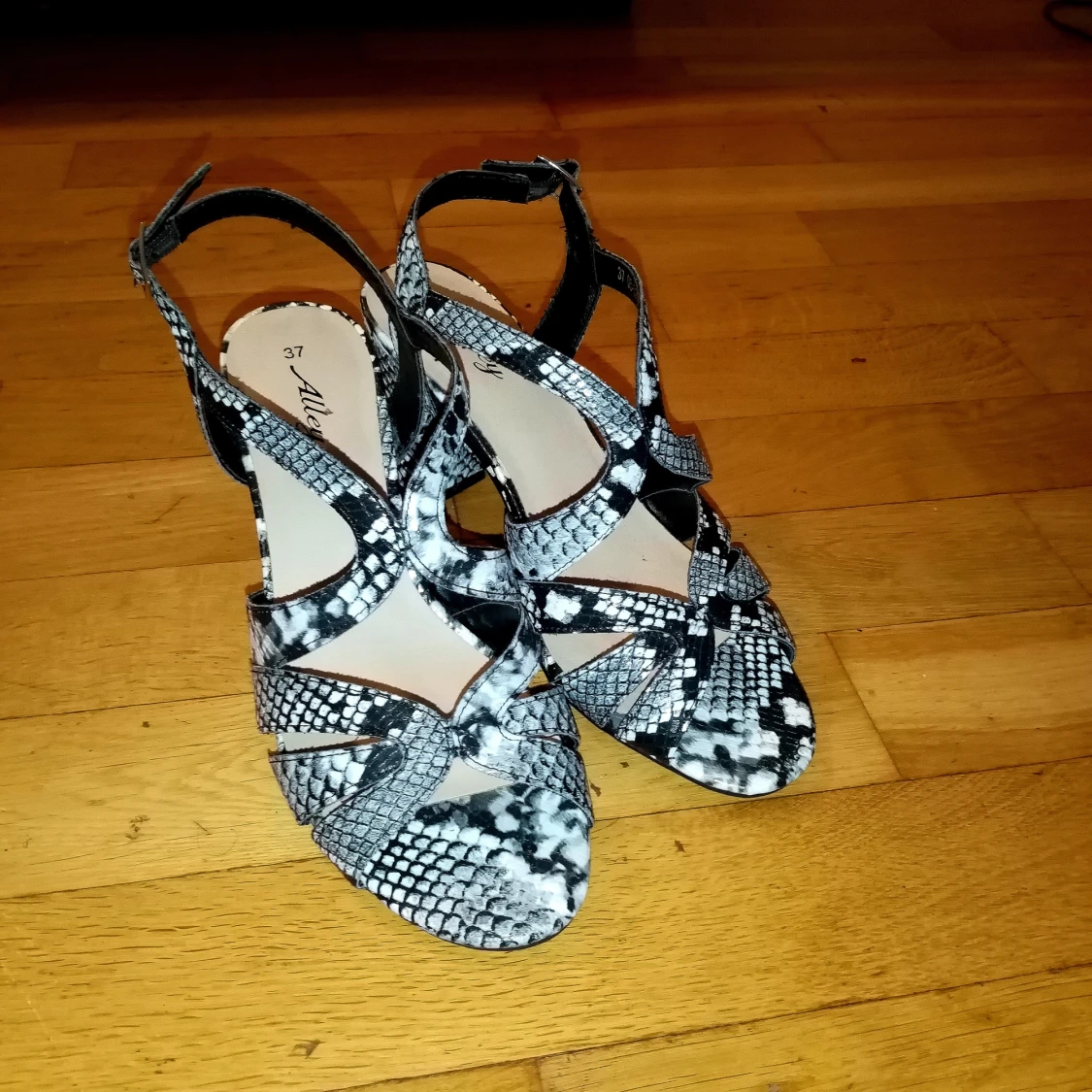 Klackskor storlek 37