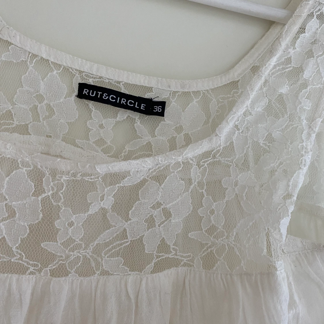 Vit spets topp  - 91