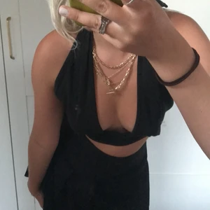 Svart festtopp - Topp som kan justeras hur du vill.  Storlek XS. 200 kronor