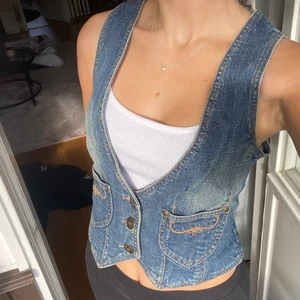 Jeans topp - Säljer retro jeans topp! Kan spänna på rygen om det behövs
