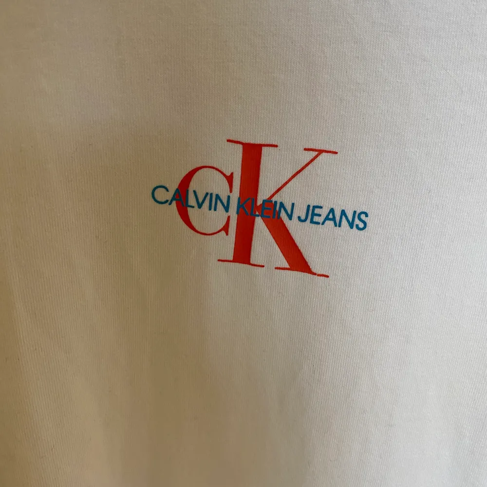 T-shirt från Calvin Klein! Säljer den för jag inte använder den!! Skulle säga att den passar XS/S. 150kr+ frakt. T-shirts.