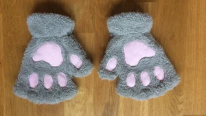 Paw/tassar handskar - Passar stora och små händer. aldrig använd