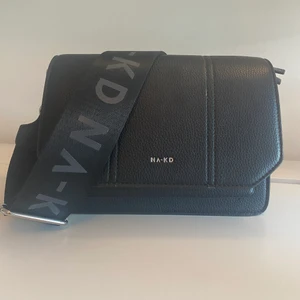 Väska från NAKD - En svart väska från Nakd. Använd typ 1 gång om ens det. 