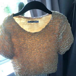 Topp från NAKD - Jättegullig topp från nakd använd endast en gång! Jättefint skick, storlek 34! 💛