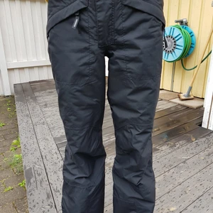 Didriksons skidbyxor - Fin modell på skalbyxa! Fodrade överdragsbyxor ❄ 100% waterproof 💧