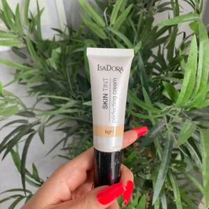 Isadora skintint - Isadora skintint i färgen light. Testad men matchade tyvärr inte min hudton. Gratis frakt💗