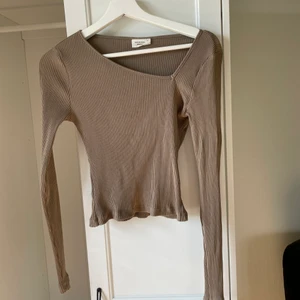 Brun topp från gina - Helt ny, frakt tillkommer🤎🤎 