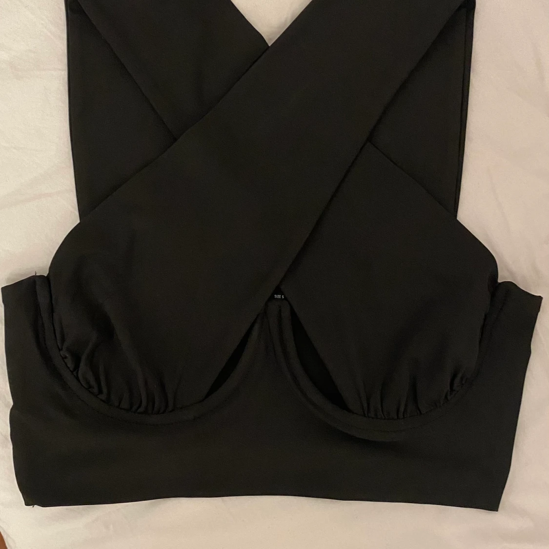 Snygg svart topp storlek S men passar XS oxå  - 90