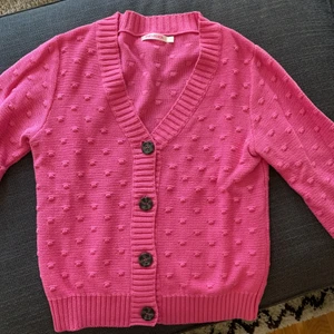 Indiska kofta - Kofta i storlek S. Rosa med små bollar på.