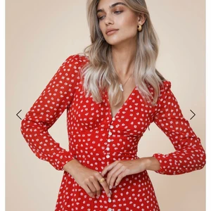 Adoore paris dress - Adoore paris dress i strl 36. Använd 1 gång. Säljes pga av kmr ej till användning!