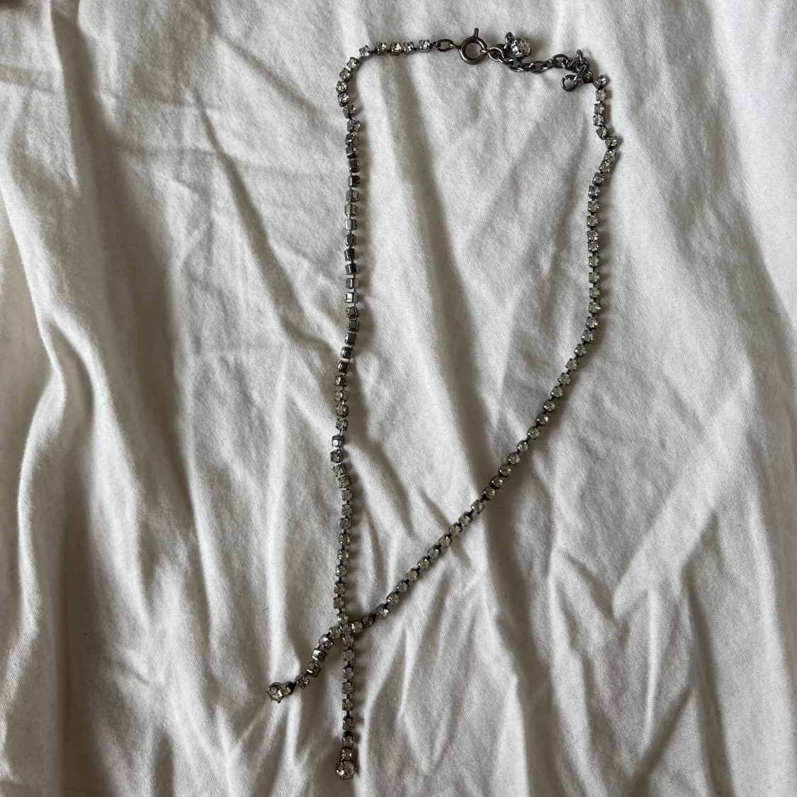 SÅ sött halsband! Strass och silver. - 91