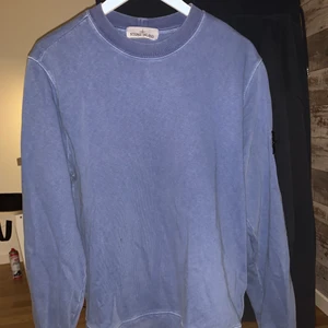 Stone Island Sweatshirt  - En blå Stone Island Sweatshirt                                          ‼️KÖPARE STÅR FÖR FRAKT‼️