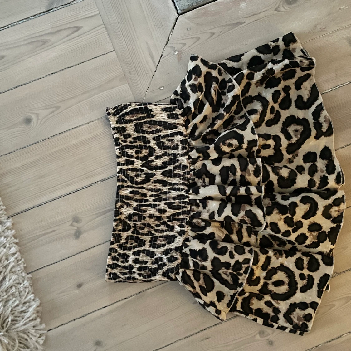 Supertrendig Leopardkjol säljes! - 90