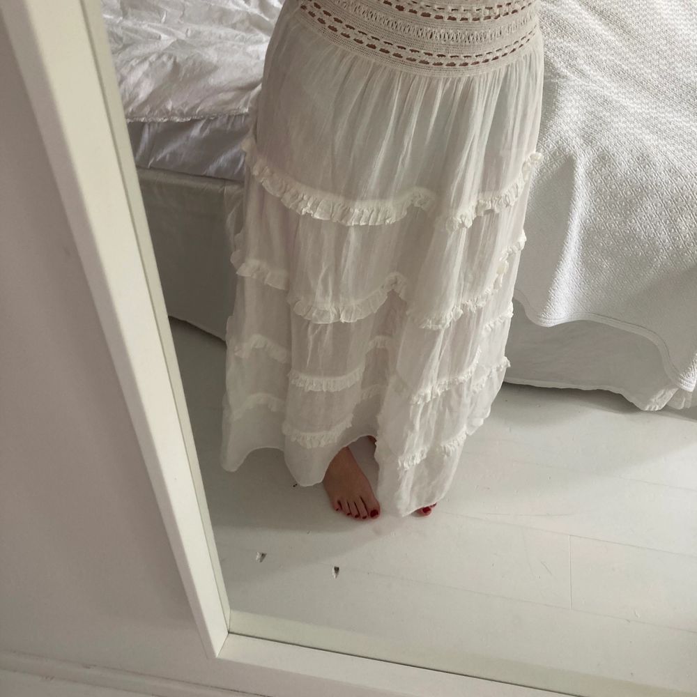 Vit lång kjol - Kjolar | Plick Second Hand