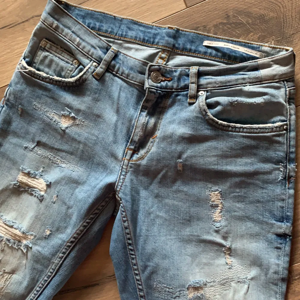 Supersnygga jeans från zara. Samfraktar!. Jeans & Byxor.