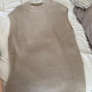 Västklänning/tröja - Sprillans ny från hm. Skitsnygg över skjorta 