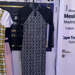 Glitter klänning  - Fin ny klänning använt en gång endast och ny tvättat. För fler info skriv privat!