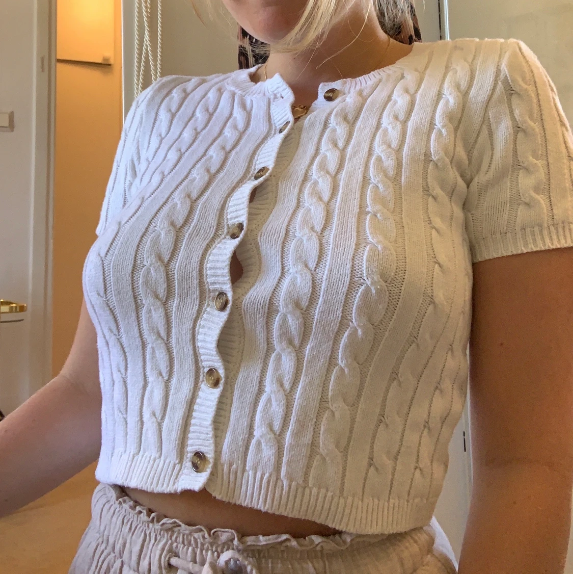 Kabelstickad kofta kortärmad