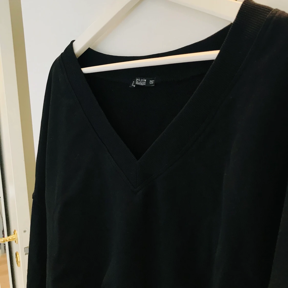Svart V-ringad tröja - 90