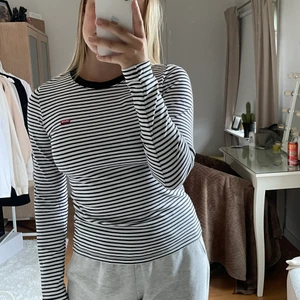 Tröja - Randig levis tröja, aldrig använd. Har inte hittat tillfälle att använda dem men väldigt fin.