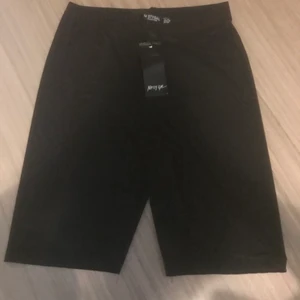 Biker shorts  - Biker shorts ifrån nasty girl. Helt nya! Även elastiska 