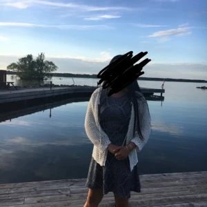 Klänning, H&M, Strl: XS - Snygg klänning i mycket gott skick. Perfekt till sommaren. 