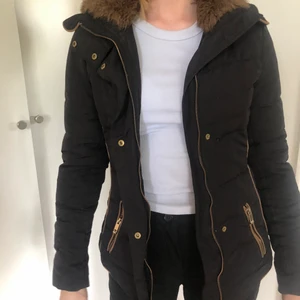 Zara figursydd vinterjacka  - Storlek s 