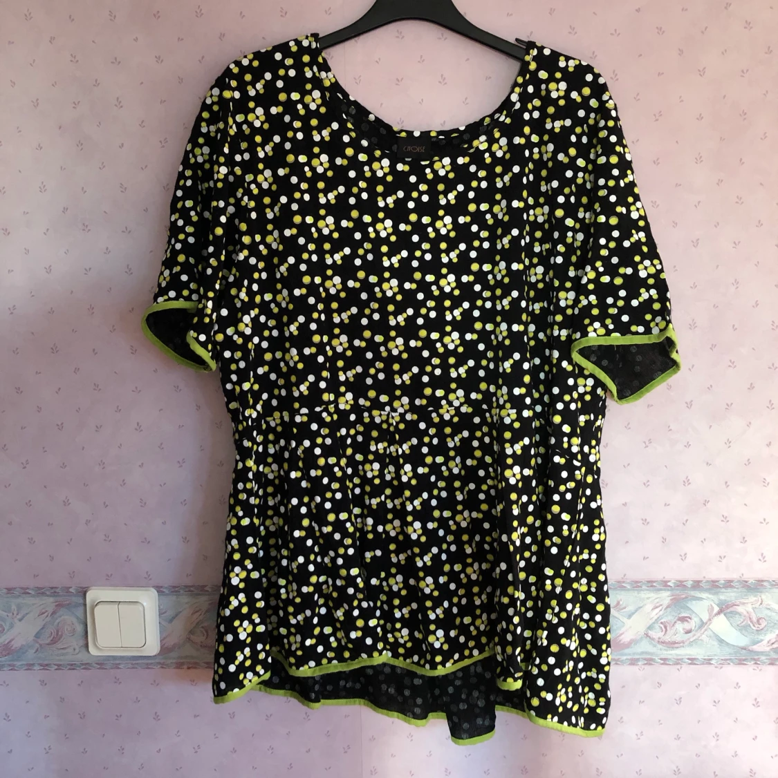 Vit- och gulprickig blus - 91