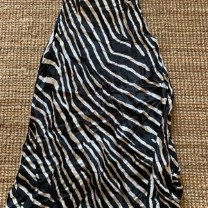 Kjol - Fint skick, storlek 36. 