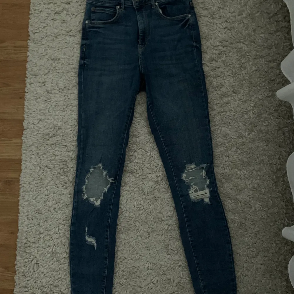 As snygga högmidjade jeans som passar Perfect.. Jeans & Byxor.