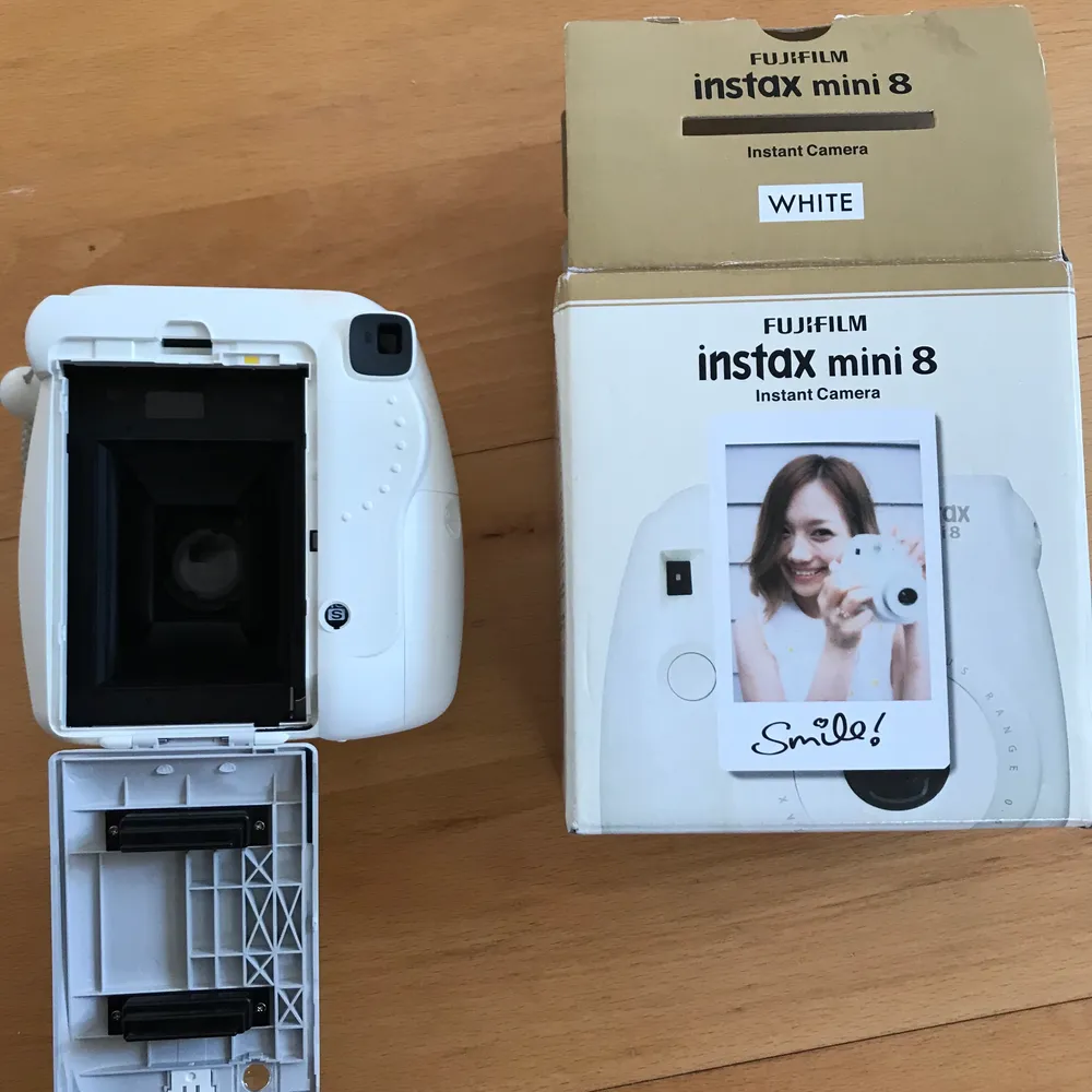 En jättefin polaroidkamera från Fujifilm, säljer den då den inte kommer till användning . Övrigt.