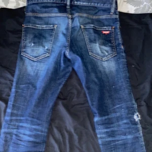 Dsq2 - Vill sälja mina dsq2 jeans självklart äkta kvitto finns storlek 44 ny pris 4600 kom med förslag Inga byten