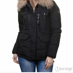 Hollies Montana  - Hollies i modell Montana, knappt använd då jag köpte den för ca 3 månader sen och använt den Max 5 gånger. Jätte fint skick, med äkta päls. Jackan är i storlek i 40 men jag har 38 och den passar mig💕💕 Nypris ca 3500kr säljer för 2000kr, pris går att diskutera vid snabb affär, skriv för mer bilder