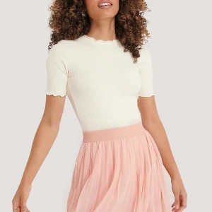 Ljusrosa kjol - Supersöt ljusrosa kjol, aldrig använd utan bara fått hänga i gaderoben. Storlek M. Frakten står jag för🌸