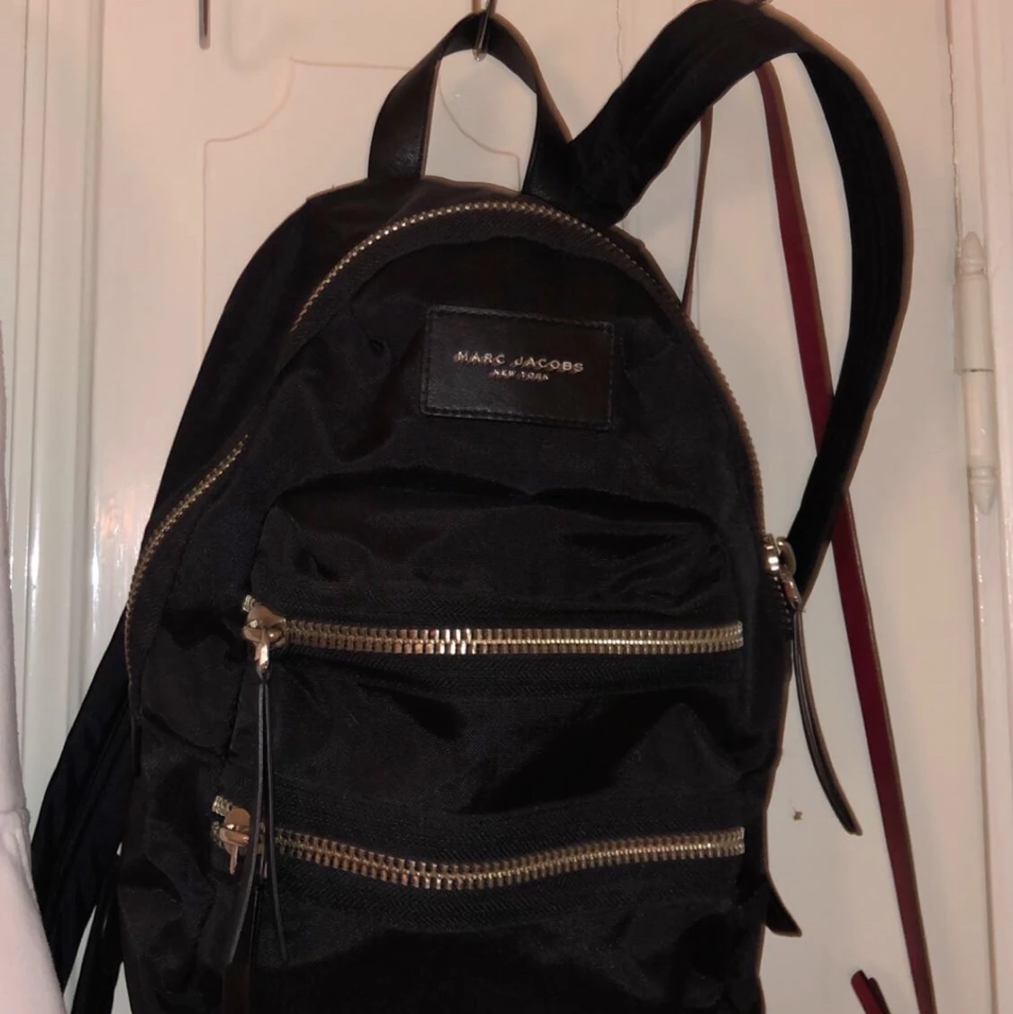 MARC JACOBS RYGGSÄCK