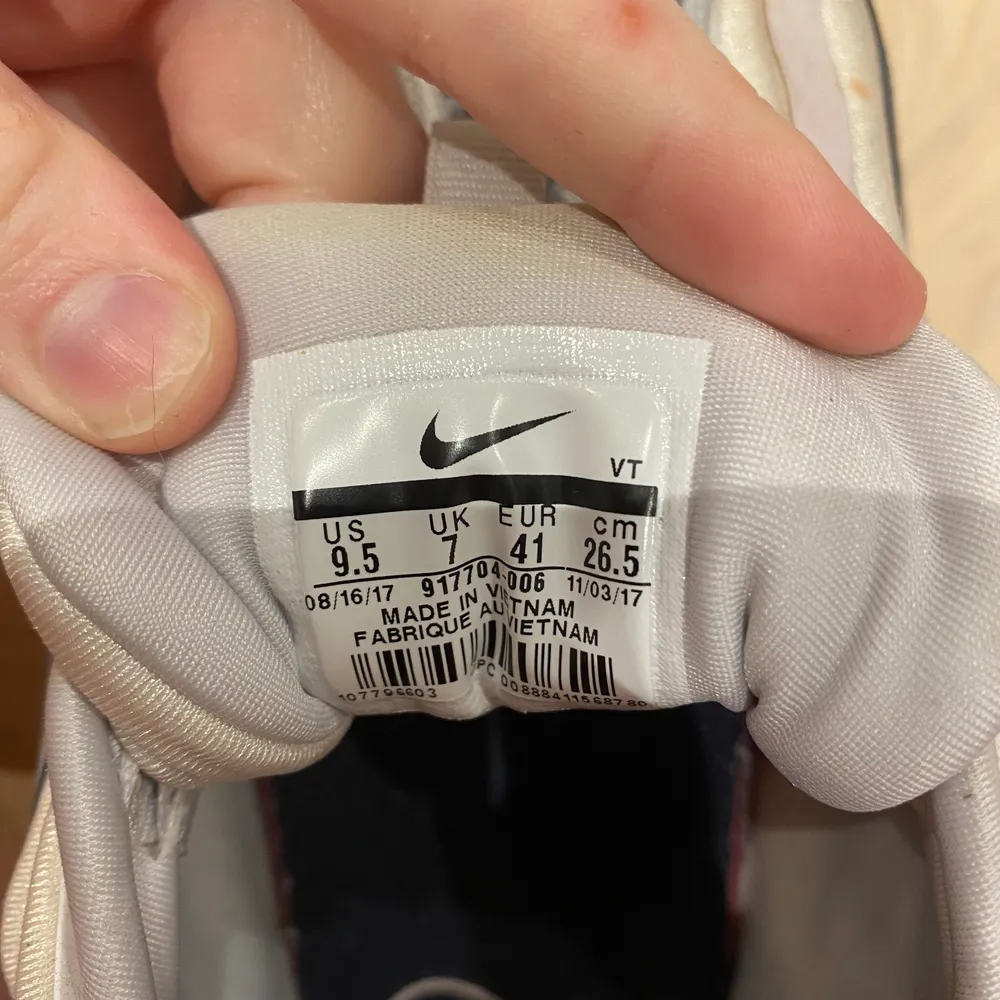 Nike Air Max 97or, säljes billigt då de endast ligger i garderoben och aldrig blir använda.... Skor.