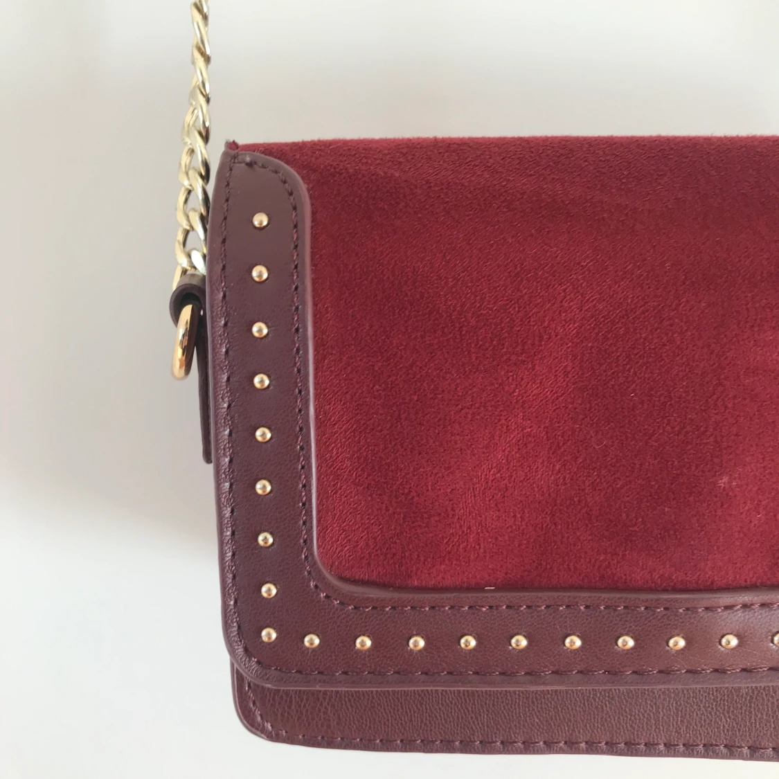 Liten vinröd axelväska - 91